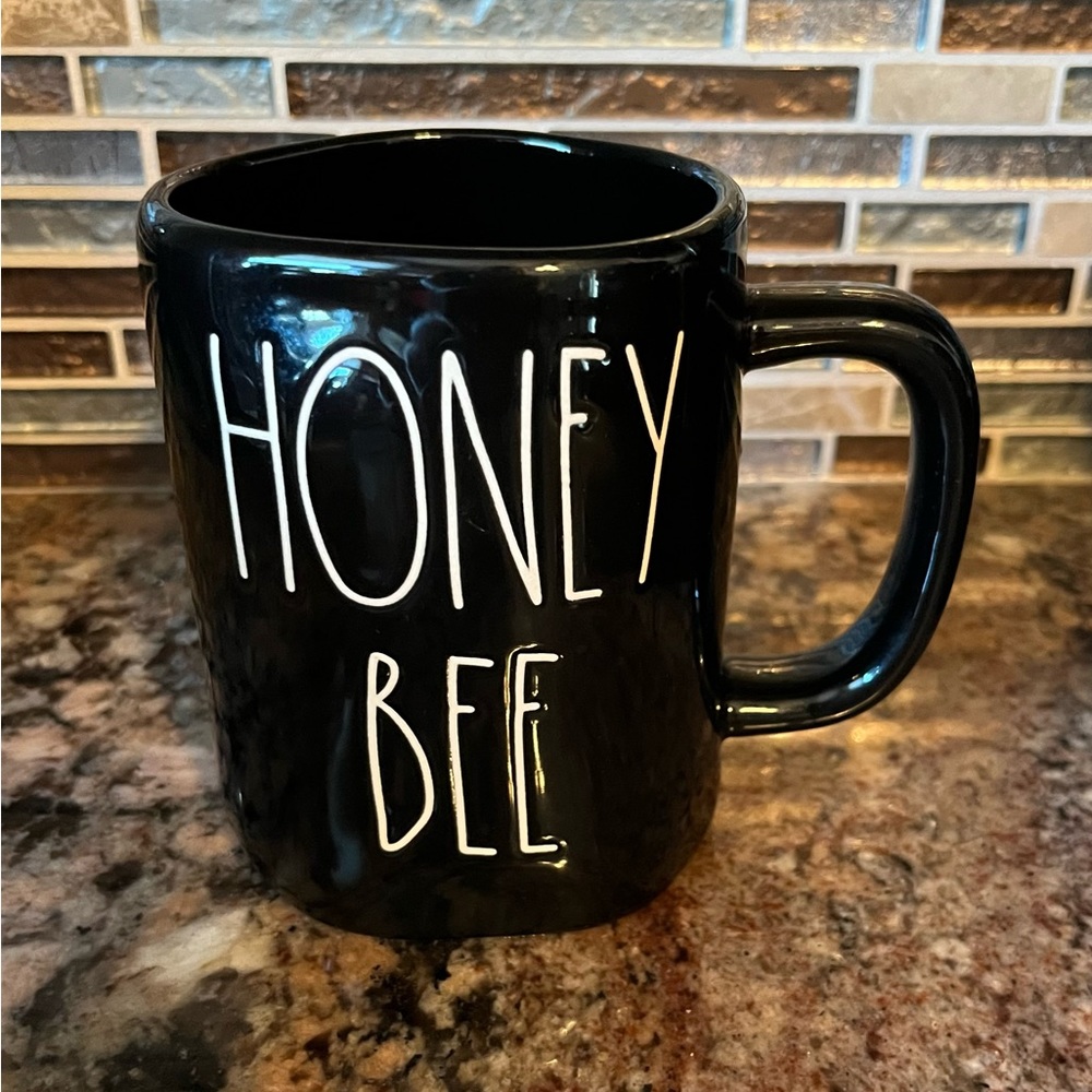 Rae Dunn honey bee mug